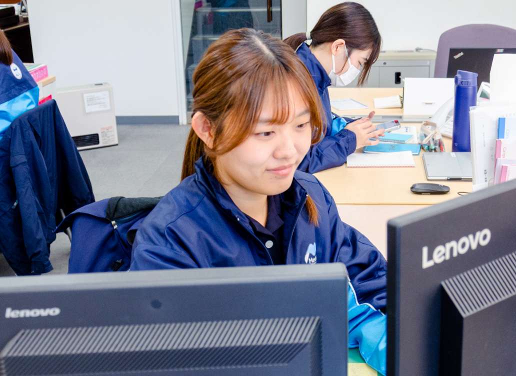 事務員の仕事の様子